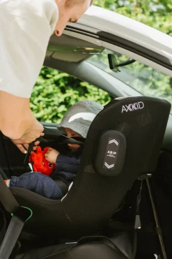 Axkid Movekid Bagudvendt Autostol, Tar