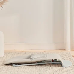 BabyBjörn Bliss Skråstol 3D Jersey inkl. Sjove Øjne, Lysbeige/Pastel