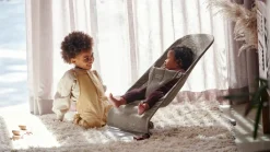 BabyBjörn Bliss Skråstol Mesh, Grey Beige