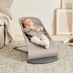 BabyBjörn Bliss Skråstol Vævet Classic Quilt, Sandgrå