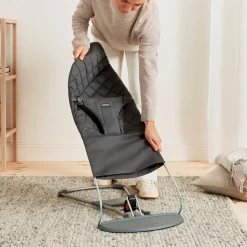 BabyBjörn Bliss Skråstol Woven Classic Quilt inkl. Sjove Øjne, Antracitgrå