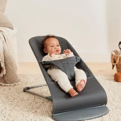 BabyBjörn Bliss Skråstol Woven Bladmønstret Quilt, Antracitgrå