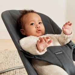 BabyBjörn Bliss Skråstol Woven Bladmønstret Quilt, Antracitgrå