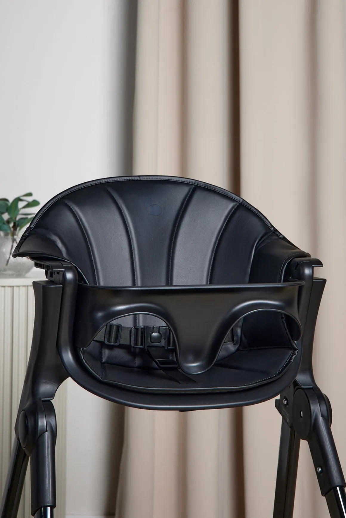 Beemoo CARE Harmony Højstol inkl. Hynde, White/Wood/Black