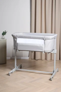 Beemoo CARE 2-i-1 Bedside Crib & Kravlegård, Light Grey