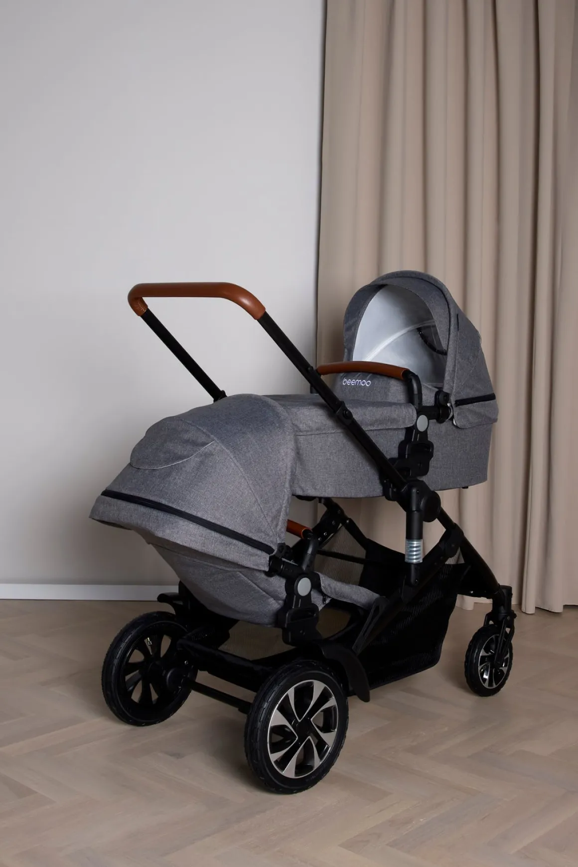 Beemoo Maxi 4 Twin Søskendevogn inkl. Ekstra Søskendesæde & Maxi-Cosi CabrioFix i-Size Autostol Baby & Base, Grey