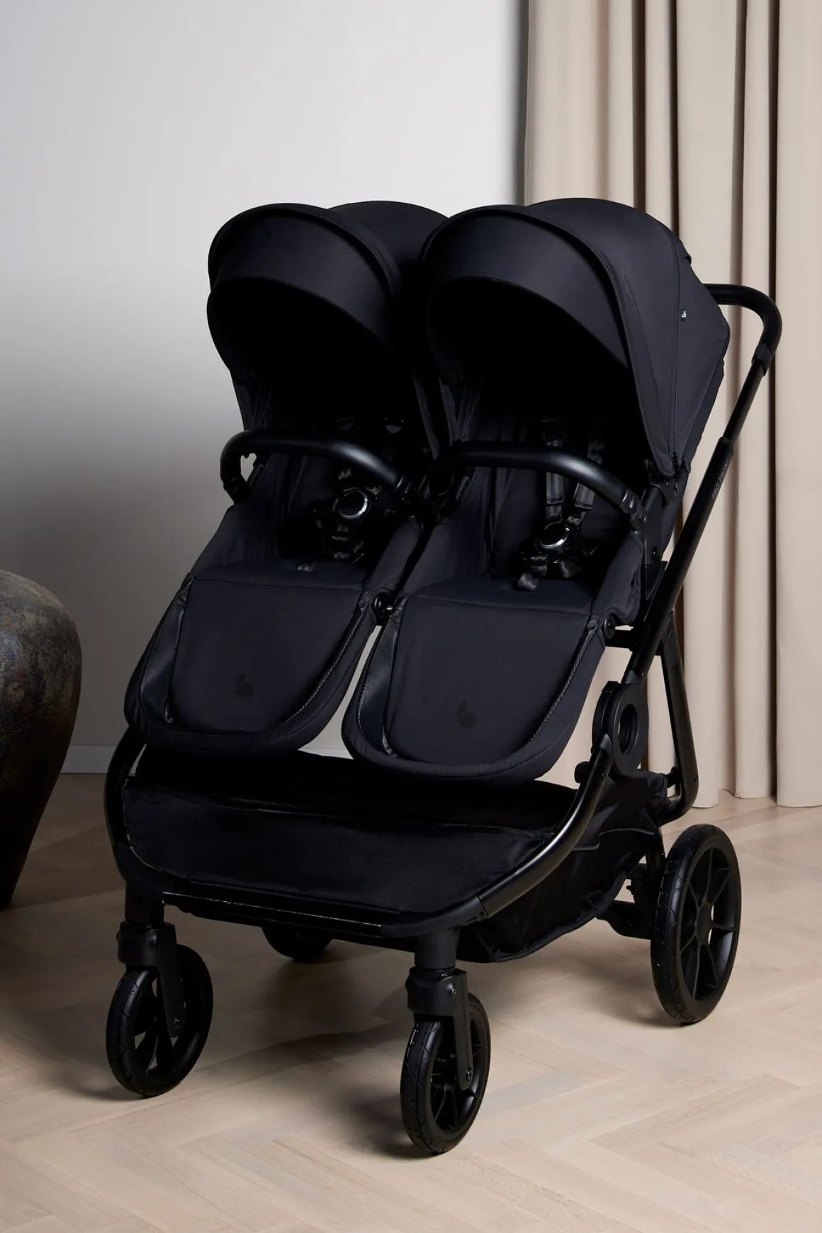 Beemoo Pro Twin 2 Søskendevogn inkl. Maxi-Cosi CabrioFix & Base, Coffee Black