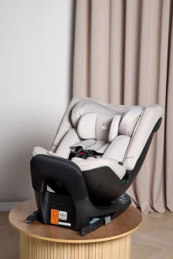 Beemoo Rotate i-Size Autostol inkl. 3-i-1 Sædebeskytter, Oat/Black
