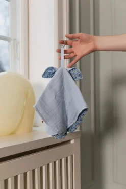 BIBS x Liberty Kangaroo Nusseklud, Chamomile Lawn Baby Blue