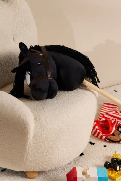 Cloudberry Castle Kæphest, Sort