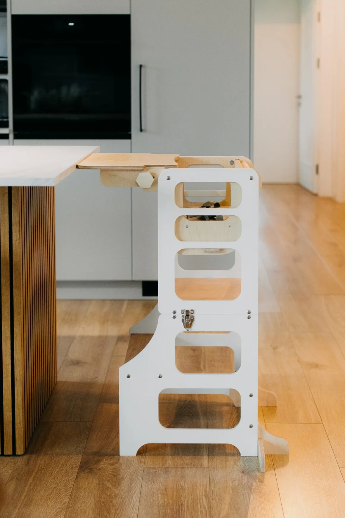 Duck Woodworks 3-i-1 Sammenklappeligt Læringstårn med Højstol, Hvid