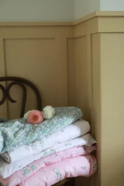 Elsa Beskow Blomsterfesten Sengesæt 150 x 210, Sandfarvet