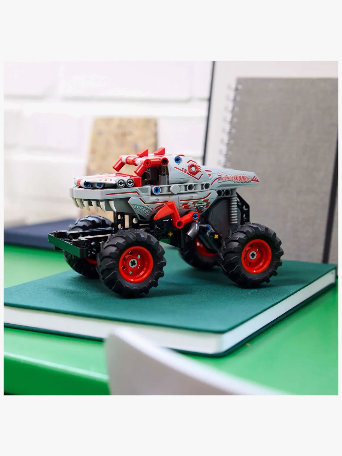 LEGO Technic 42200 Monster Jam ThunderROARus pull-back