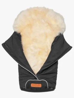 Nordlys Saga Lammeskindskørepose, Sort/Natur