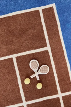 OYOY Tennis Gulvtæppe 88x150, Caramel/Optic Blue